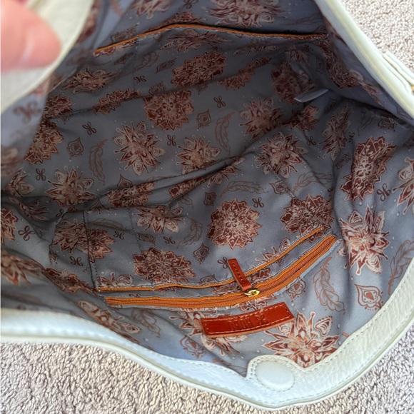 HOBO pier slouchy pebbled leather Off-White Shoulder Bag with Gold Hardware - Picture 13 of 14